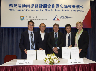 Witnessing by Mr Yeung Tak-keung JP, Commissioner for Sports (2nd right), Professor Peter Mathieson, President and Vice-Chancellor of the University of Hong Kong (Middle), and Dr Lam Tai-fai SBS JP, Chairman of the Hong Kong Sports Institute (HKSI) (2nd left), Professor John Kao, Vice-President and Pro-Vice-Chancellor (Global) of the HKU (1st left), and Dr Trisha Leahy BBS (1st right), Chief Executive of the HKSI, signed the MOU for Elite Athletes Study Programme.